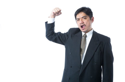 「おっしゃー」雄叫びをあげる上司
