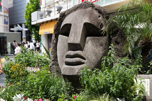 渋谷駅前モヤイ像と緑に囲まれた待ち合わせスポット