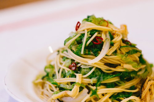 小松菜たっぷりのパスタ「大盛りダイエットペペロンチーノ」