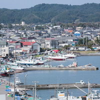 いすみ市大原漁港の船舶と町並み、漁師町の風景の写真