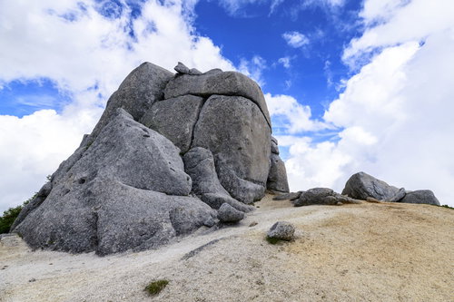 神話に出てくるロボットのような形状の駒岩（空木岳）