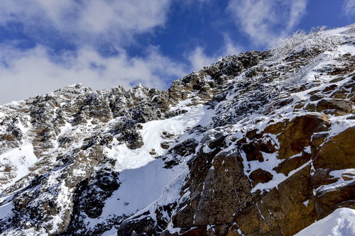 ごつごつとした岩がどこまでも続く日本百名山・赤岳の地蔵尾根