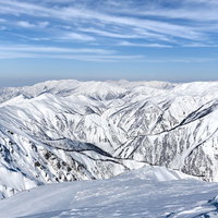 一ノ倉岳から見る雪山に囲まれた上越の山々の写真