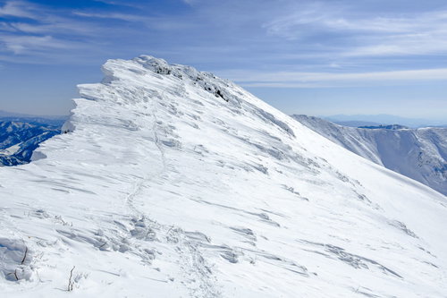 雪庇が発達した谷川岳の登山道