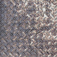 錆びた足場板の滑り止め凹凸テクスチャーの写真