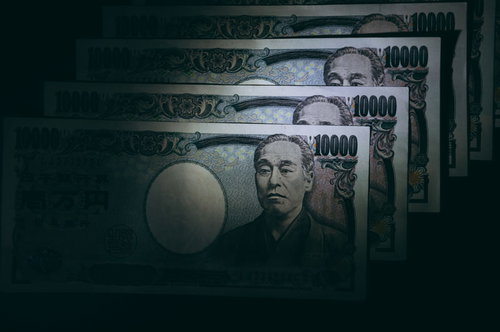 狙われた壱万円札と詐欺|闇金トラブルと違法な金銭問題