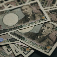 10万円を散財した一万円札の写真の写真