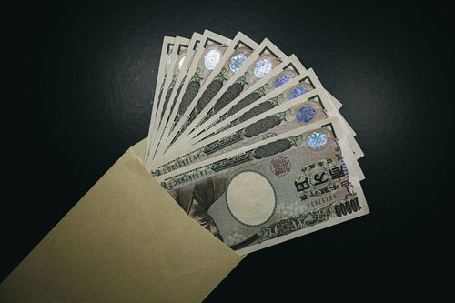 封筒を開けたら10万円が入っていた瞬間の現金