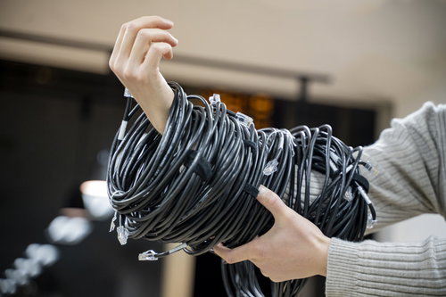 もう後戻りはできんぞ、LANケーブル束の戻し方を忘れちまったからな