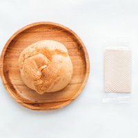 木製トレイに盛られたシュークリームいただきますの写真