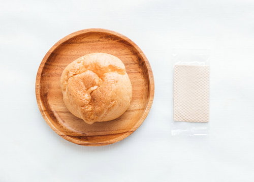 木製トレイに盛られたシュークリームいただきます