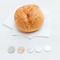 軽減税率対象のテイクアウトシュークリーム（108円）の写真