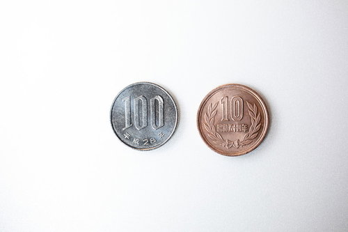消費税10％になった時の100円玉と10円玉