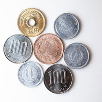 消費税の軽減税率で混乱必至の小銭と硬貨の価格設定の写真