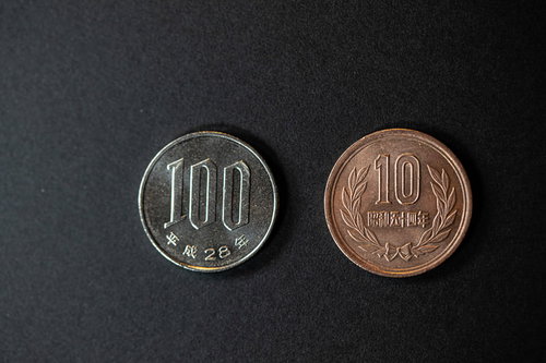 消費税10％で100円の買い物に必要な100円硬貨と10円硬貨