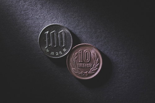 100円硬貨と10円硬貨