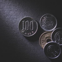 消費税8％時代の小銭と100円硬貨の写真素材集の写真