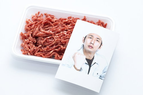 ミンチにしてやる！新鮮な合挽肉と生産者の笑顔