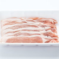 しゃぶしゃぶ用豚ロースの盛り付け 高品質な薄切り肉の写真