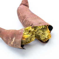 焼いてしばらく時間が経ったカピカピに干からびた焼き芋の写真