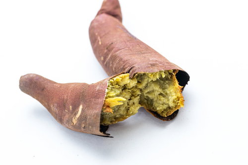 焼いてしばらく時間が経ったカピカピに干からびた焼き芋