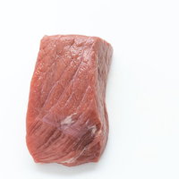 真上から見たかたまりブロック肉と肉塊の写真