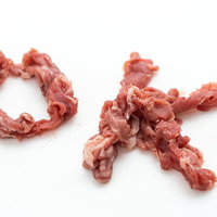 生肉で作ったOKサイン「おけまる（肉）」の写真