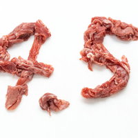 よんてんご（生肉）4.5を表現した赤身牛肉の写真