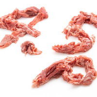 よんてんごぴー、赤みが鮮やかな細切れ牛肉の写真