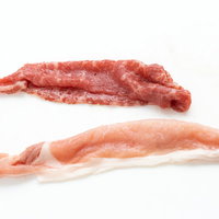 しゃぶしゃぶ用の牛肉と豚肉のスライスの写真
