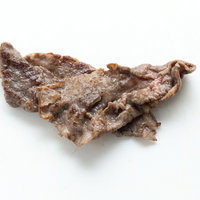 こんがり焼けた牛肉の細切れ肉の写真