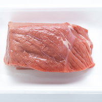 低脂肪の牛モモ肉ブロック 赤身肉の食品トレーの写真