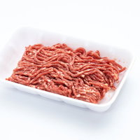 白いトレーに盛られた合挽肉の生肉の写真