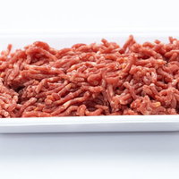 白い食品トレーにたっぷり入った合挽肉をご用意の写真