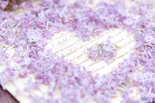 ライラックの花びらで作るハートとエンゲージリング