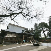 岩手県平泉の世界遺産・中尊寺本堂と歴史的建造物の写真