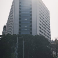 警視庁前の都市風景 東京の官公庁ビル街の写真