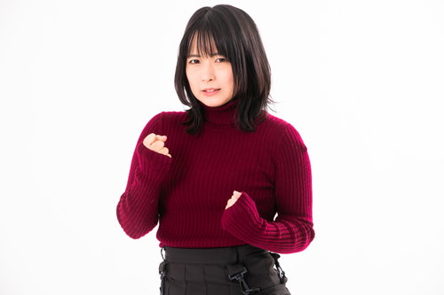 ストレスでイライラが募る女性の感情表現とポーズ