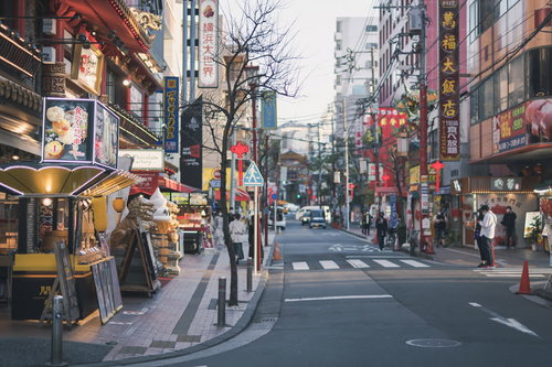 横浜中華街の繁華街、横浜大世界前の街並み