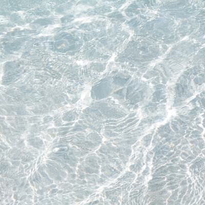 水面のテクスチャー（海の浅瀬）の写真
