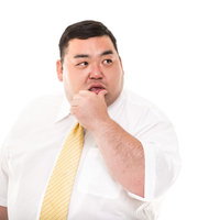 燃えよ企業戦士、指を噛み締めて闘志を燃やすスーツ姿の男性の写真