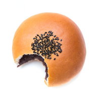 ガブっと食べられて弱ったアンパン、一口かじられた菓子パンの写真