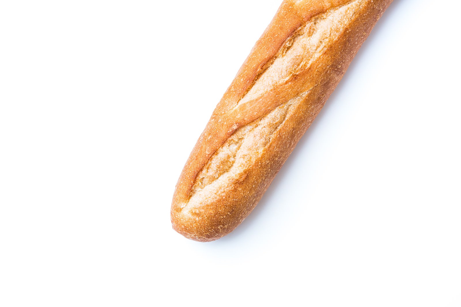 白い粉がかかった焼き目のあるフランスパンの断面