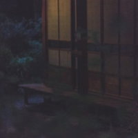 不気味な和室の縁側 薄暗い古民家の廊下と障子の写真