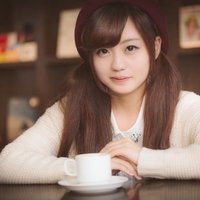 初デート、ちょっと緊張しながらカフェでお茶してますの写真