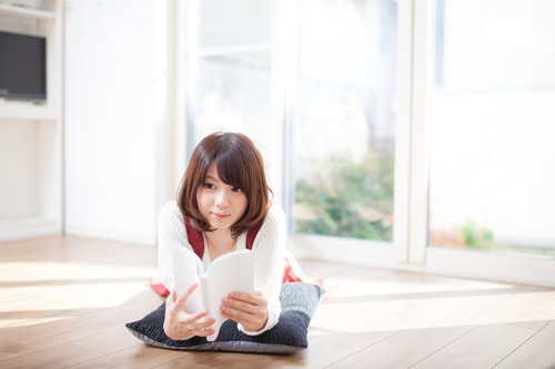 わたしの休日の過ごし方、リラックスしながら美女マンガを読む