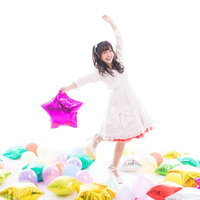 卒業制作でアイドルになった撮影会での女性の写真