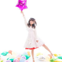 カラフルな風船に囲まれて踊ってみたの写真