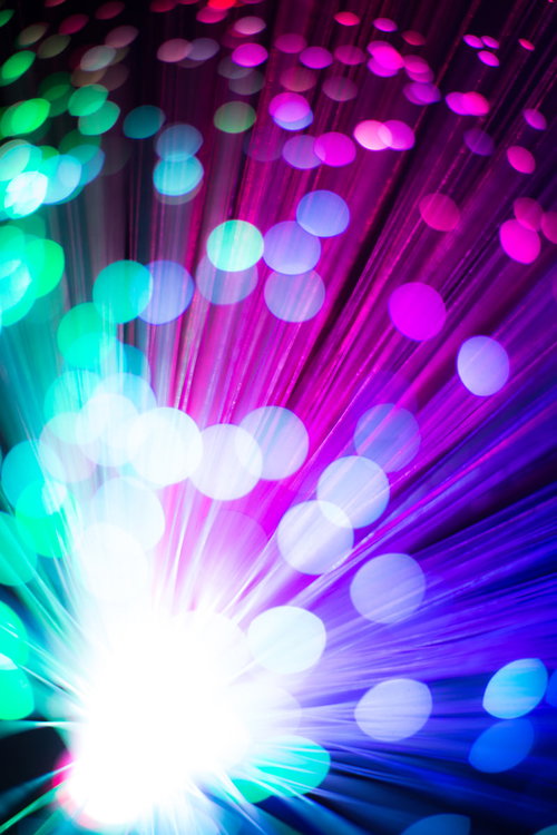 紫から青に変わるグラデーションのファイバーライト玉ボケ