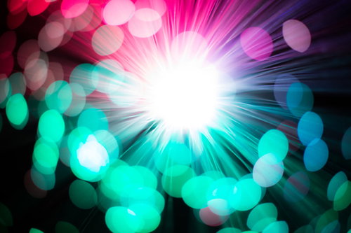 ビッグバンのような放射状の光とカラフルな玉ボケ